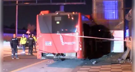 Ankara’da EGO otobüsü üst geçide çarptı: 24 yaralı
