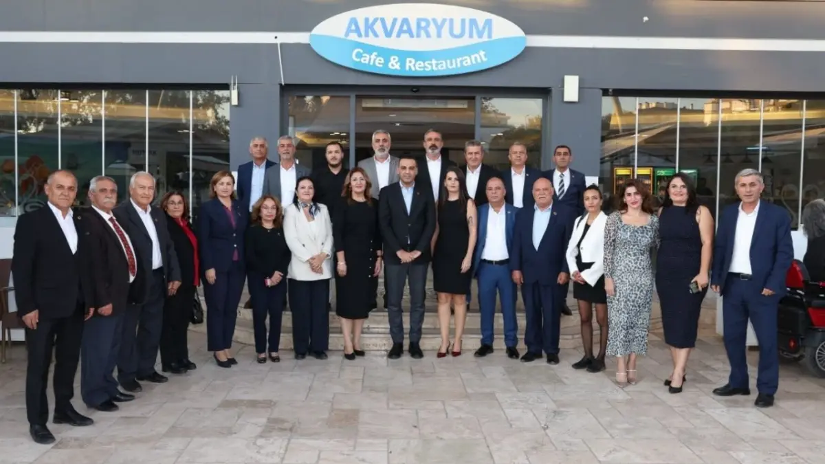 Çiğli’de 26 mahalle muhtarı Akvaryum Kafe’de bir araya geldi