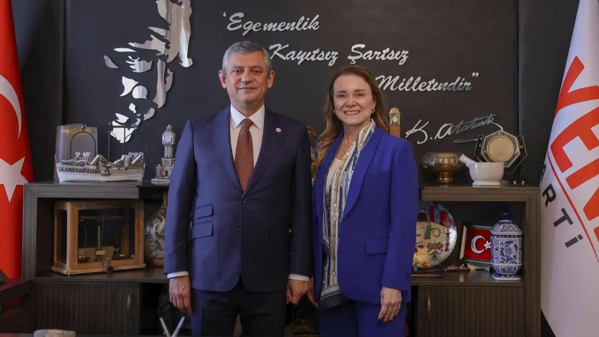 Konak Belediye Başkanı Nilüfer Çınarlı Mutlu, Özgür Özel’i ziyaret etti