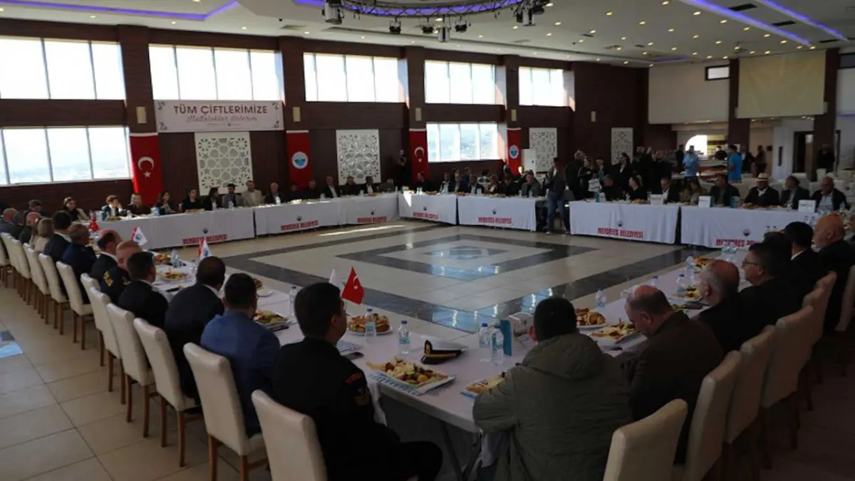 Menderes’te Muhtarlar Günü birlik ve beraberlik mesajlarıyla kutlandı