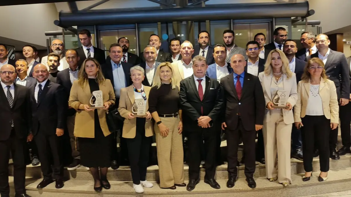 Mobilya ve kağıtta ihracatın yıldızları ödüllerini aldı